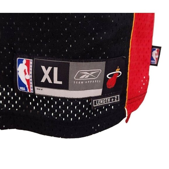 NBA Vintage Reebok Miami Heat Dwyane Wade #3 Basketball Jersey XL Red Black - Picture 8 of 11